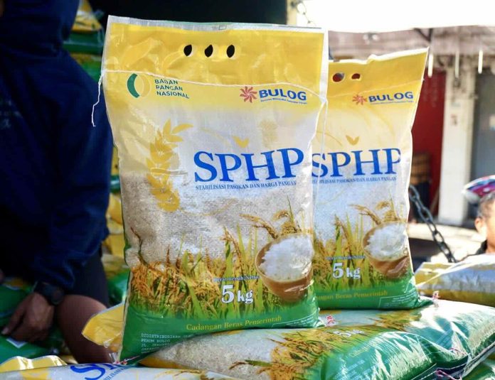 Beras Bulog Apek atau Berkutu? Jangan Ragu, Tukar Saja!
