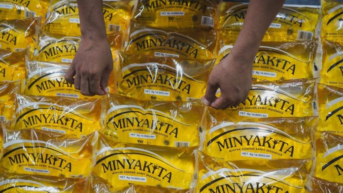 Kejutan! Pemerintah Bagi-Bagi Minyak Goreng Gratis, Kok Bisa?