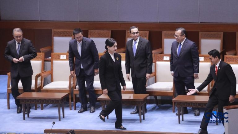 Siang Ini! OJK Resmi Punya Nakhoda Baru, Ini Daftarnya