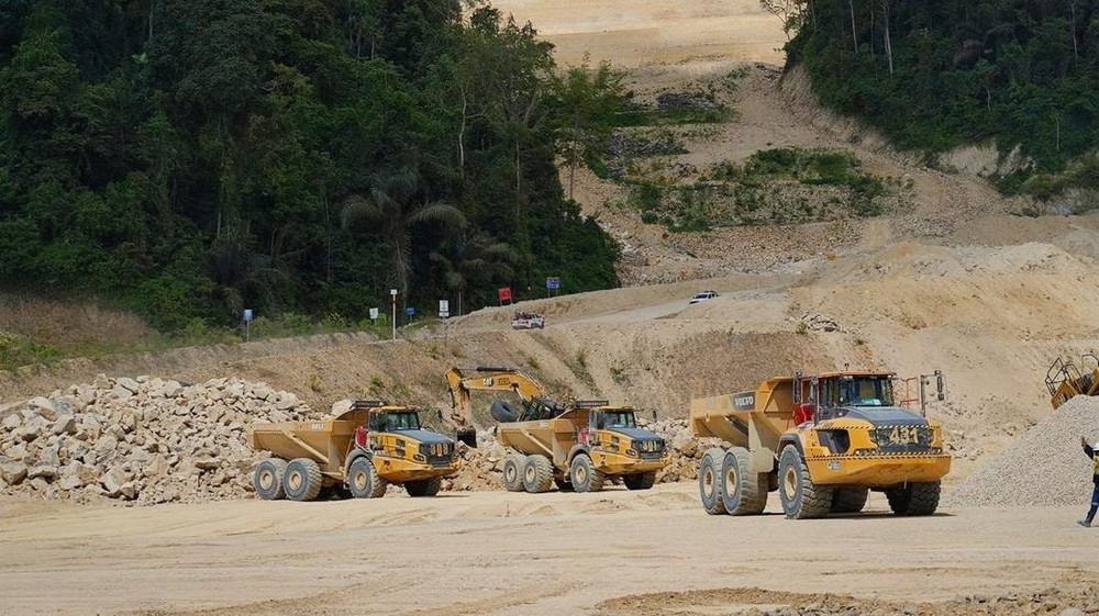 Strategi Jitu MDKA: Pendapatan Turun, Laba Malah Melonjak!