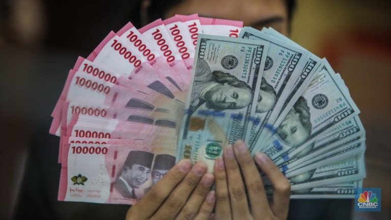 Gawat! Rupiah Terjun Bebas ke Rp17.115/USD, Rekor Baru!