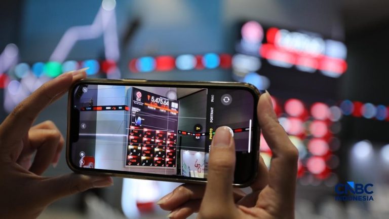 IHSG Merah Pekat! Asing Jual Ratusan Miliar, Sektor Ini?