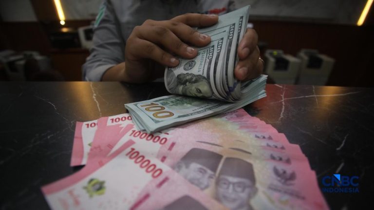 Rupiah Tertekan Dolar AS Menjelang Keputusan BI